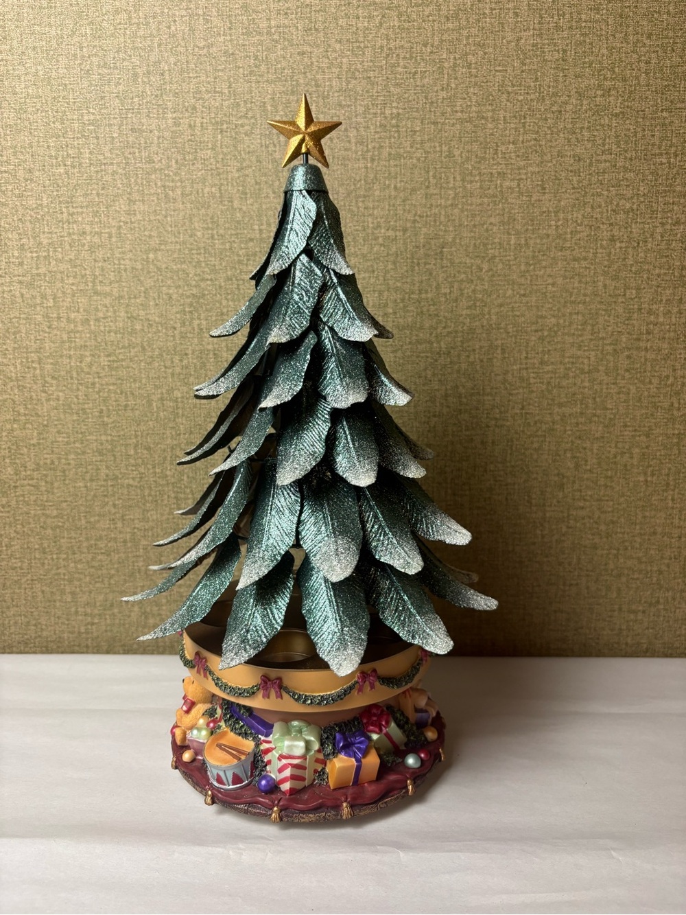 PartyLite Musical Glowing Rotating Christmas Tree